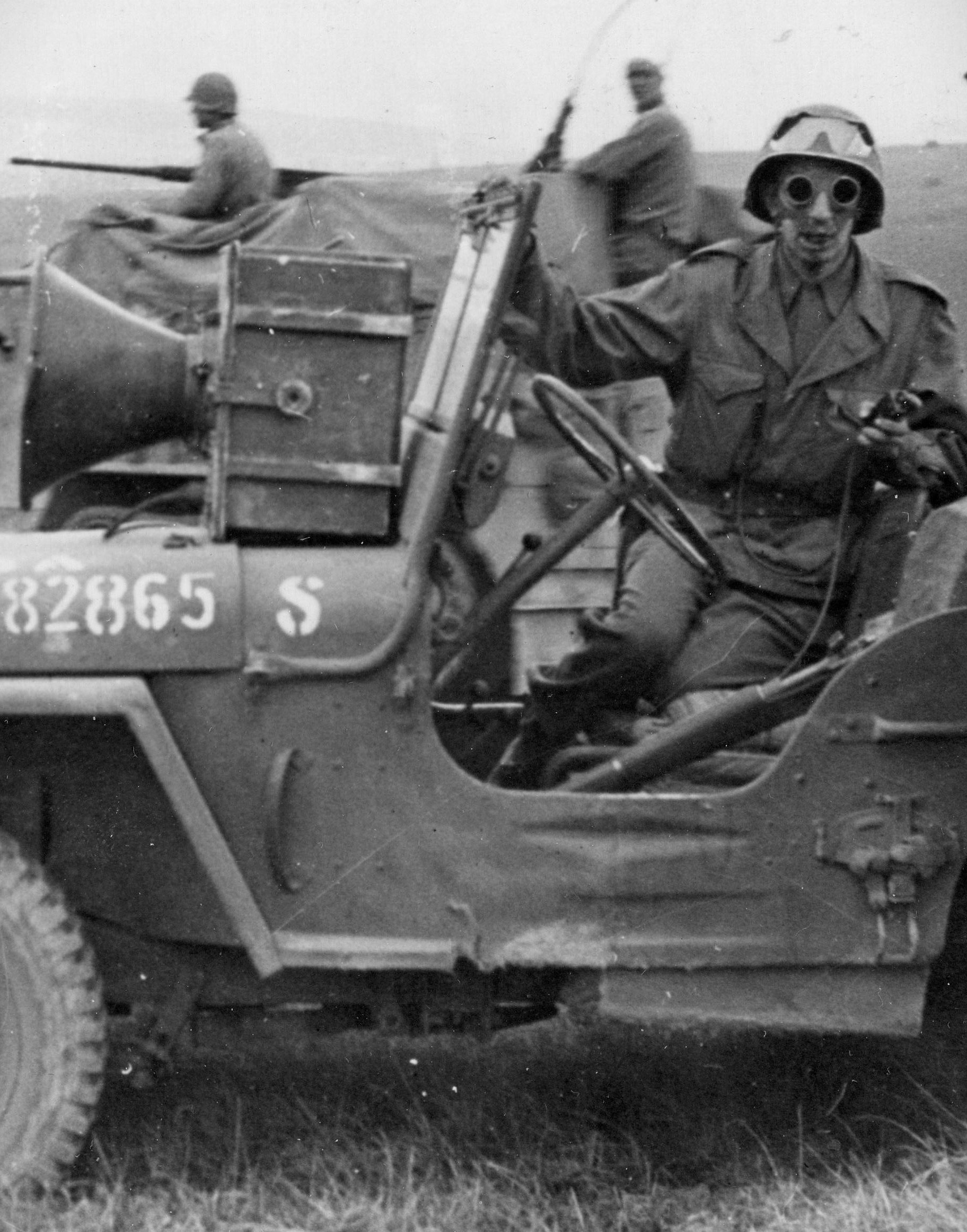 Wartime photograph with a jeep, used as the portrait of Paul A. Eisler on his Austriansoldiers biography; the individuals are not identified in the caption (NARA, Record Group 208 / Lee Richards)